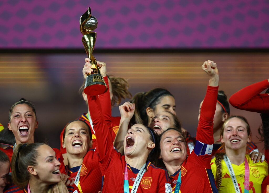 Sciver-Brunt and Ecclestone Propel England to Thrilling Victory, Securing Top Spot in Women’s World Cup